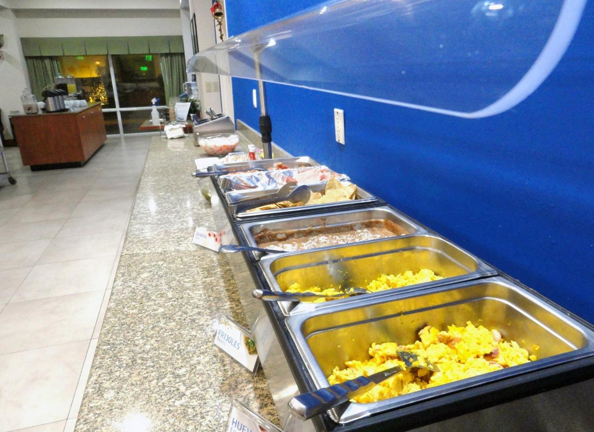 Holiday Inn Express & Suites Toluca Zona Aeropuerto By Ihg Екстер'єр фото