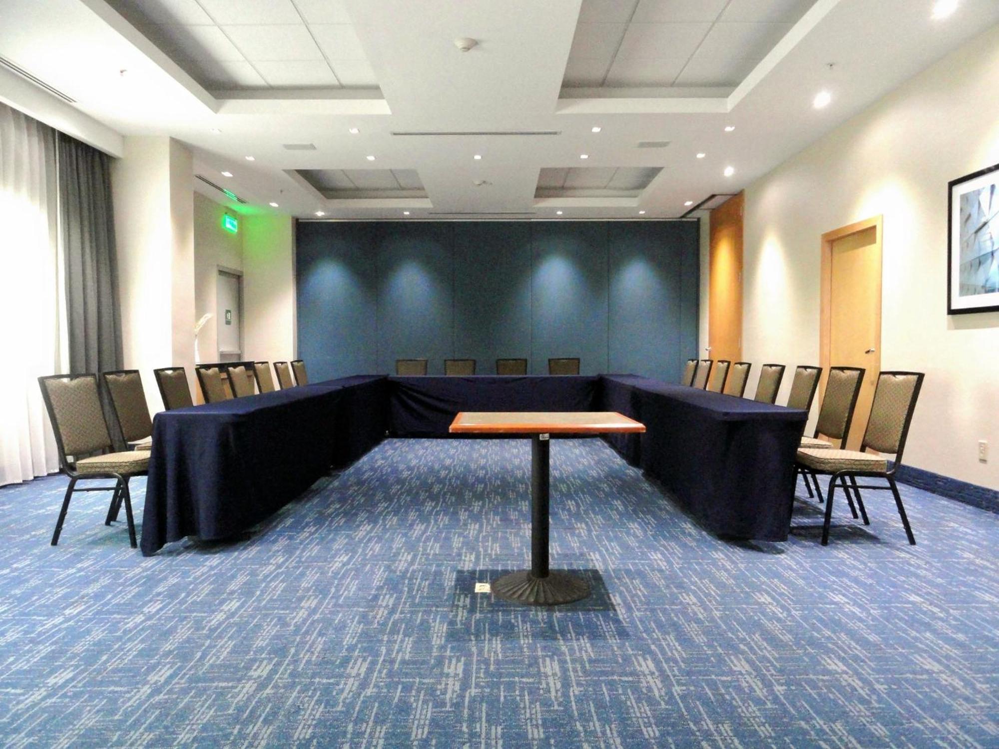 Holiday Inn Express & Suites Toluca Zona Aeropuerto By Ihg Екстер'єр фото