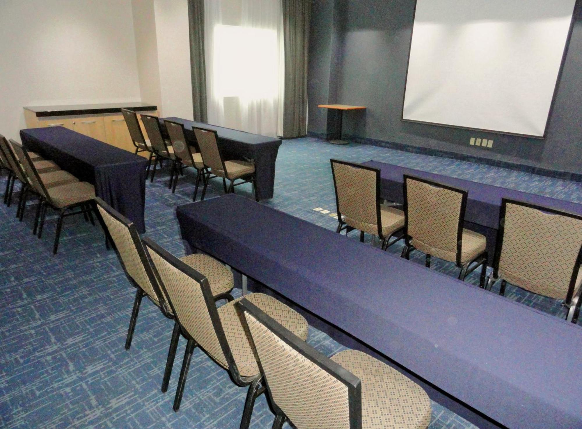 Holiday Inn Express & Suites Toluca Zona Aeropuerto By Ihg Екстер'єр фото